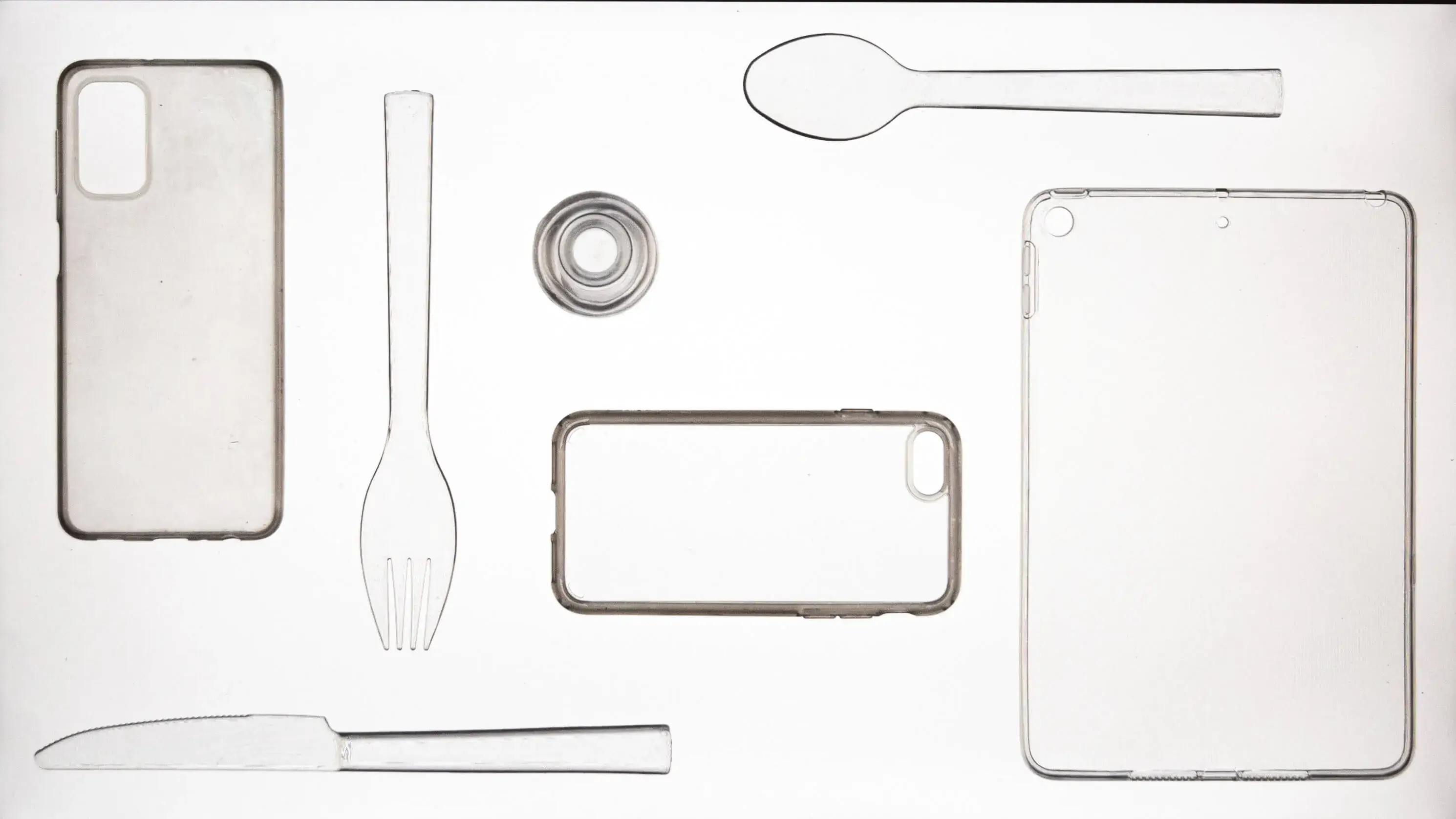 Alltagsgegenstände transparent auf weissem Hintergrund