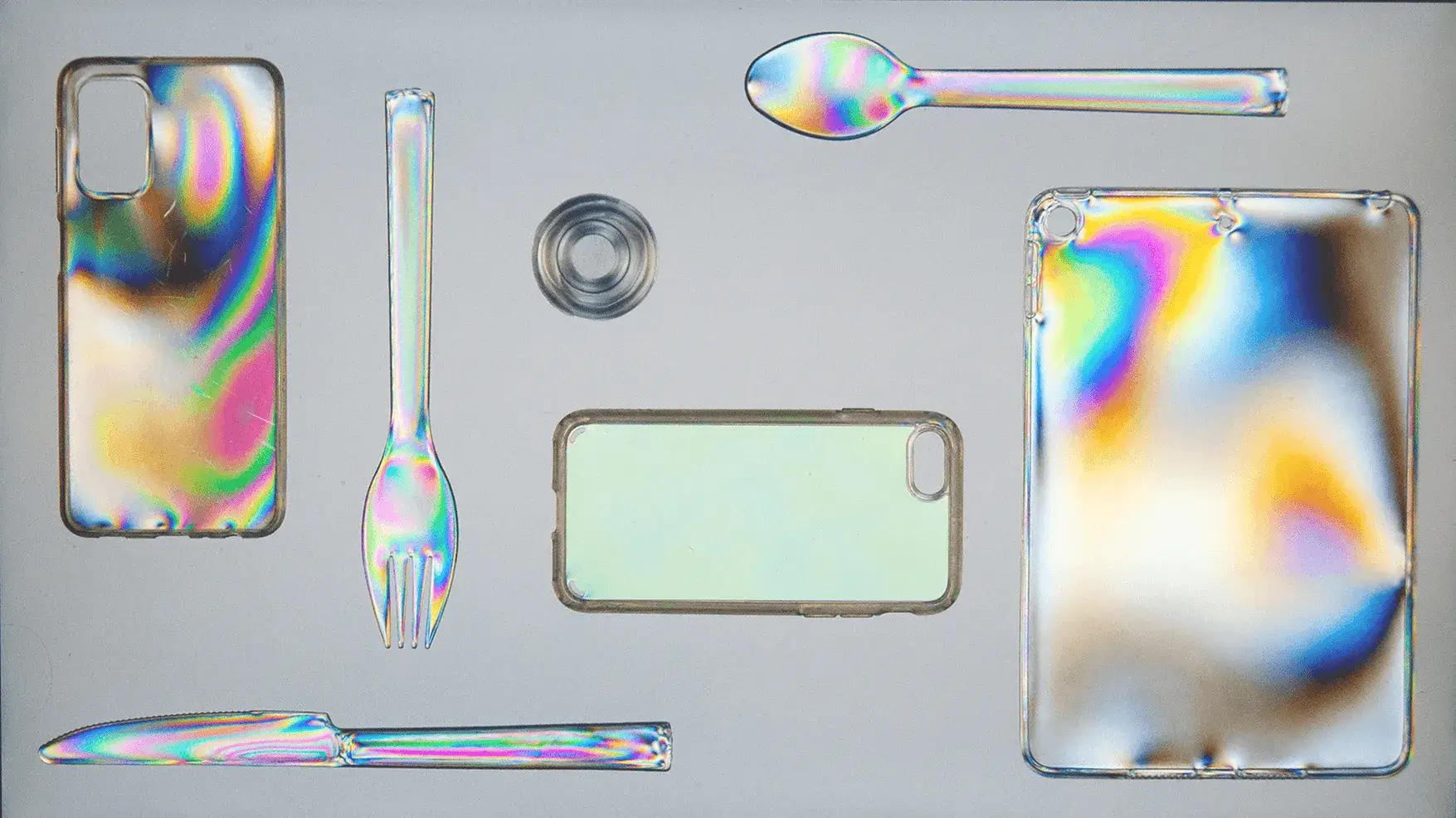 Alltagsgegenstände in schillernden Farben